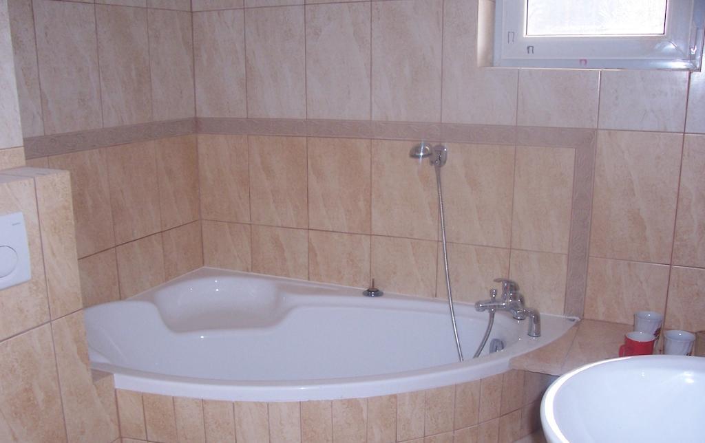 Gosciniec Nad Stawem Villa Szczytno  Kamer foto